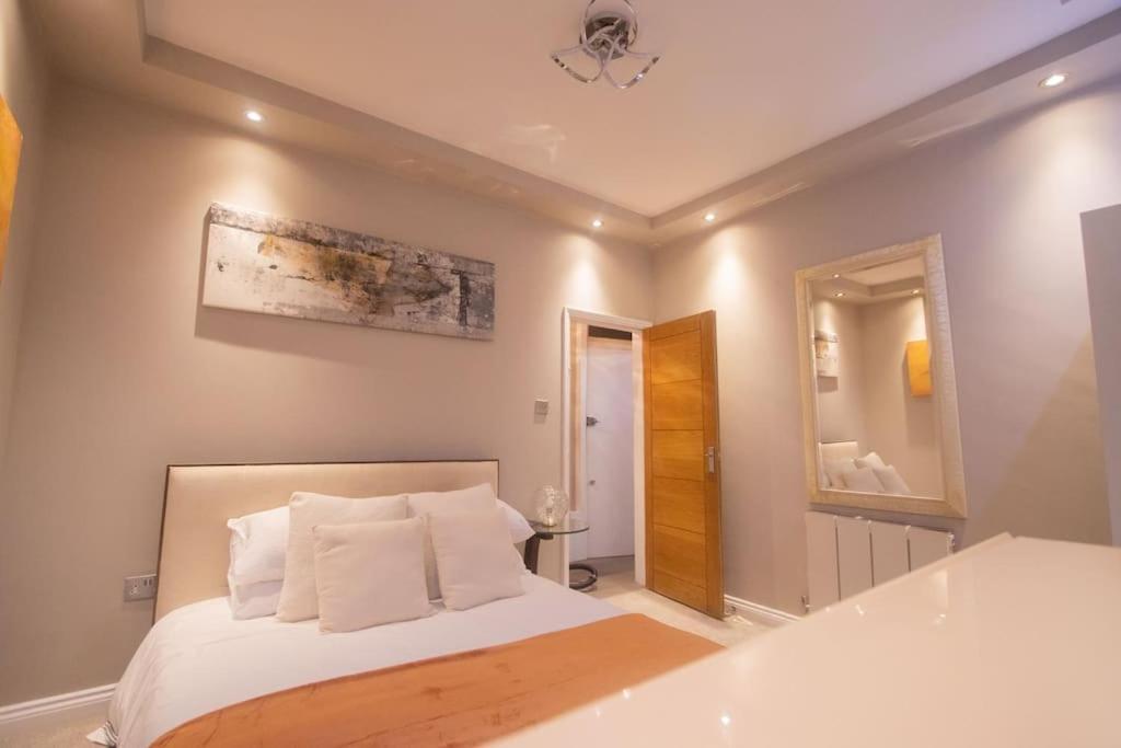 Oikoshomes Three Bedroom Flat In Londra Esterno foto