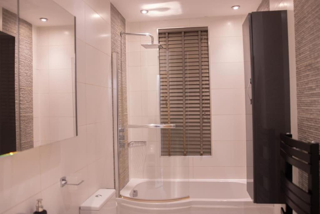 Oikoshomes Three Bedroom Flat In Londra Esterno foto