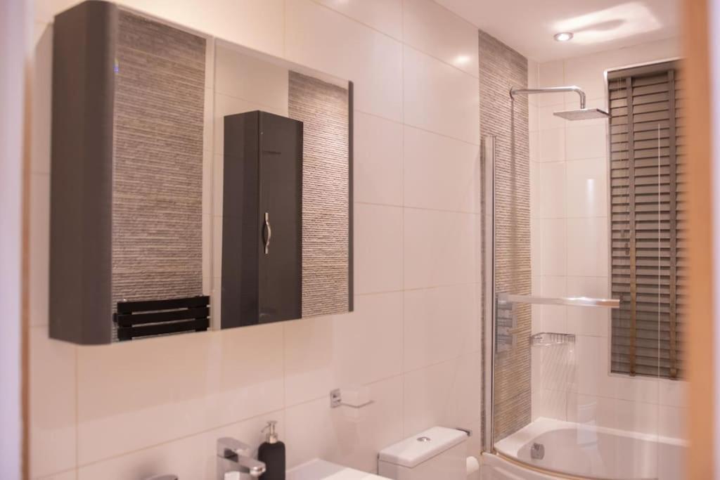 Oikoshomes Three Bedroom Flat In Londra Esterno foto