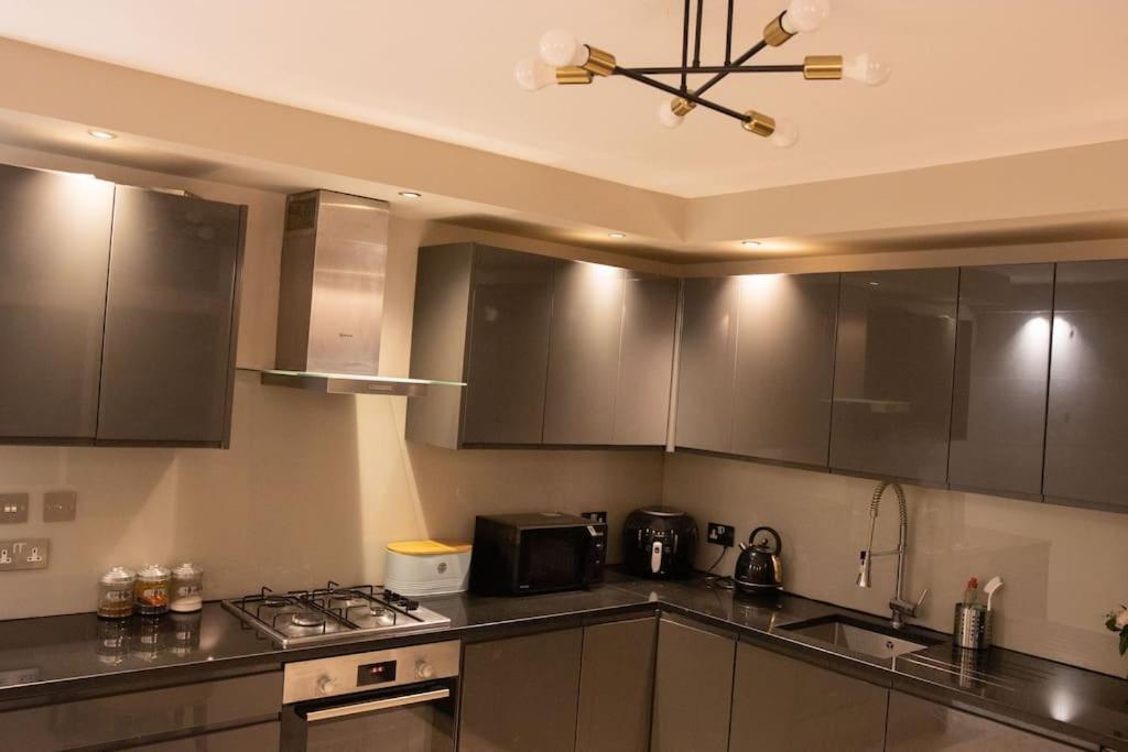 Oikoshomes Three Bedroom Flat In Londra Esterno foto