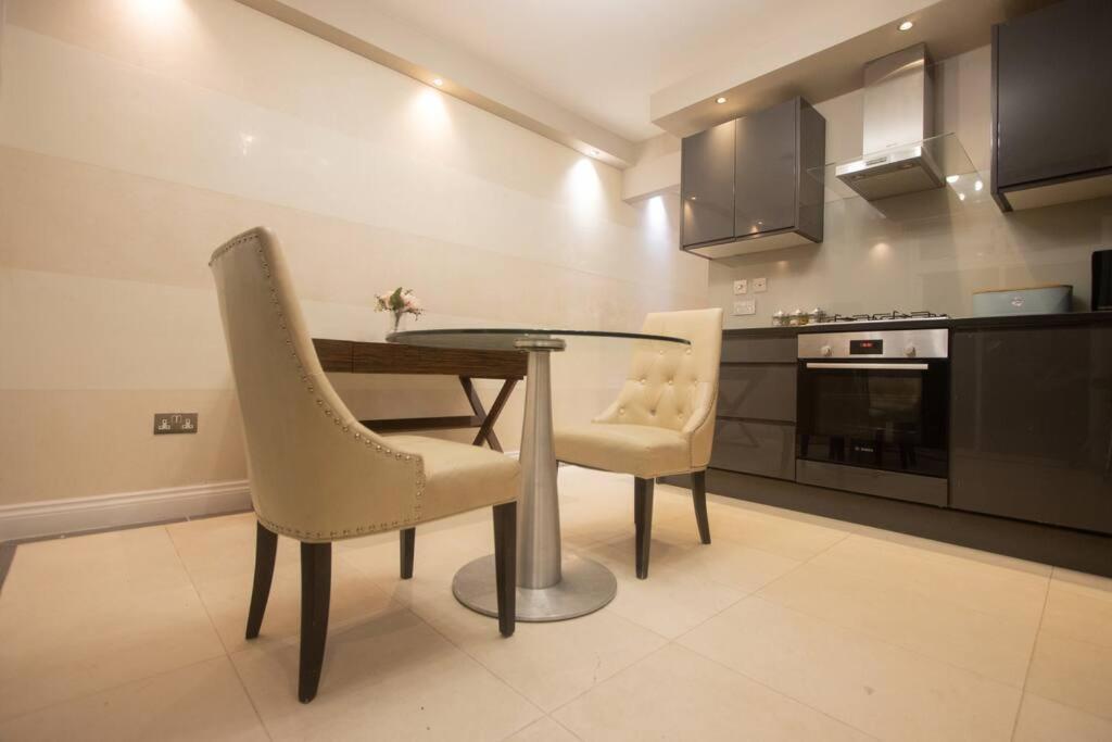Oikoshomes Three Bedroom Flat In Londra Esterno foto